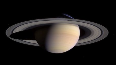 O LADO LUMINOSO DE SATURNO